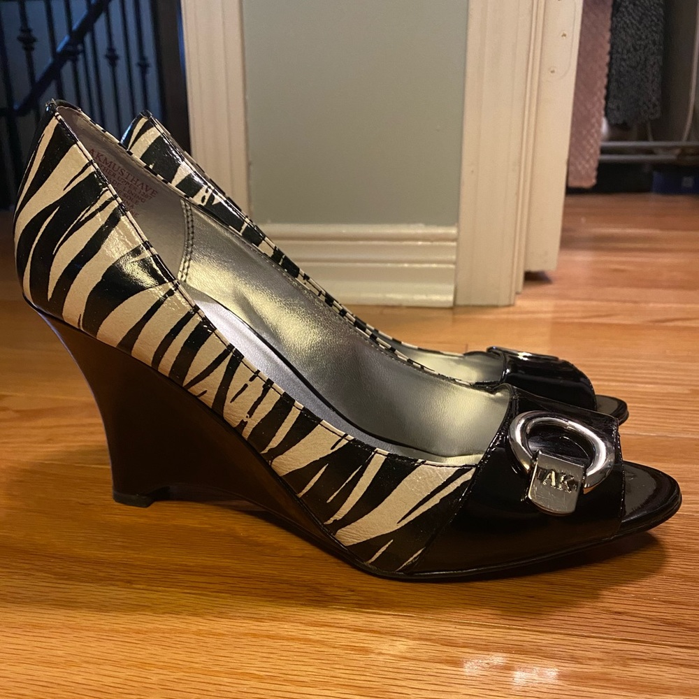 Anne Klein Zebra print wedges with open toe. Super cute! Size 8